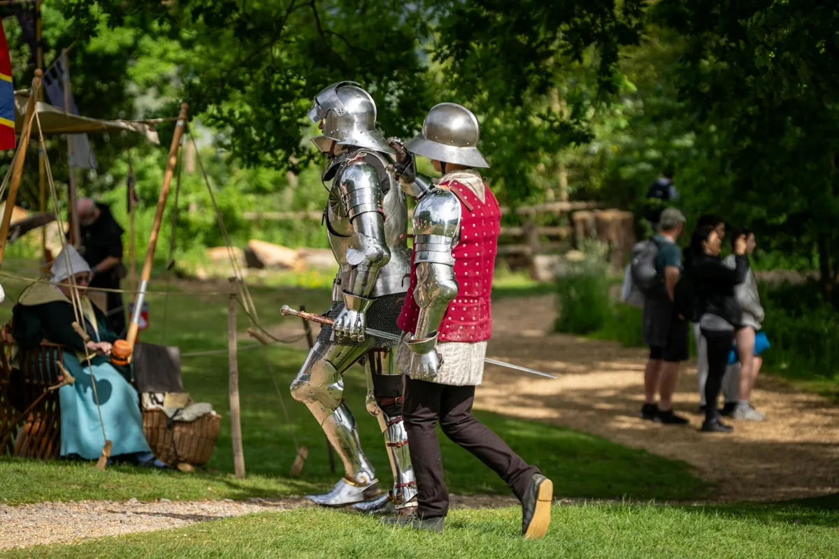Découvrir le Moyen Âge aujourd'hui : parcs à thème et festivals historiques